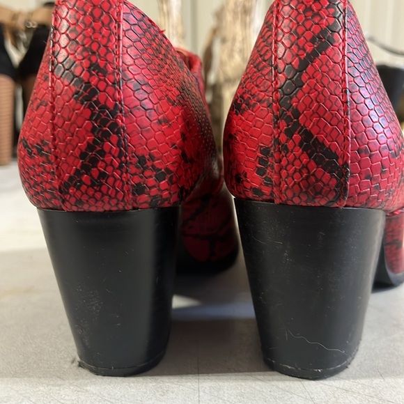 Show dazzle, size 8, red and black - Picture 3 of 3